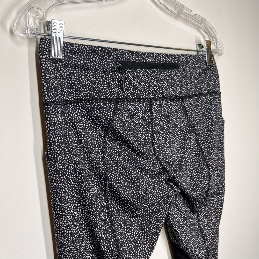 Lululemon Pace Rival Crop Freckle Flower Black Sz 6 - Picture 5 of 12